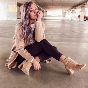 Urban Outfitters Timber Faux Sherpa Booties 9